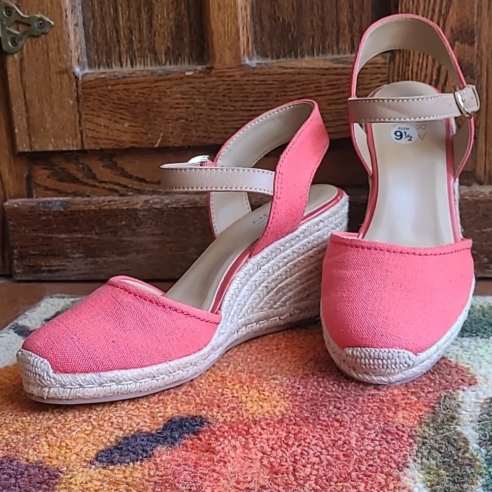 Naturalizer Phebe Coral Wedge Sandals Size 9.5